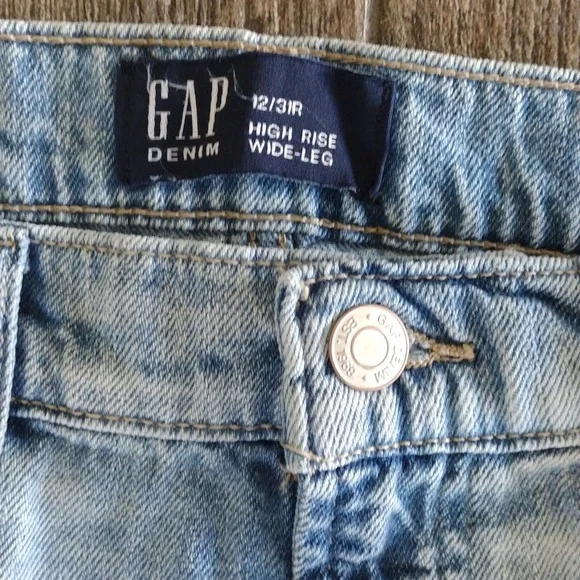 GAP Factory High Rise Wide-Leg Cargo Jeans. Size: 12/31 Regular - Picture 9 of 11